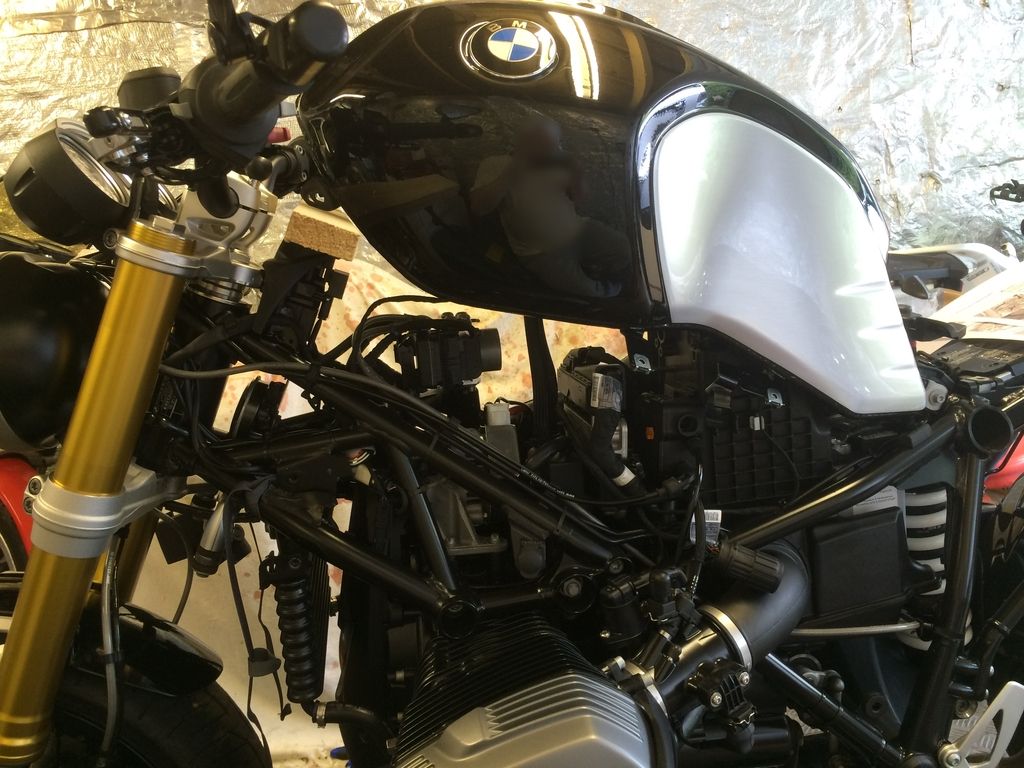 r nine t booster plug